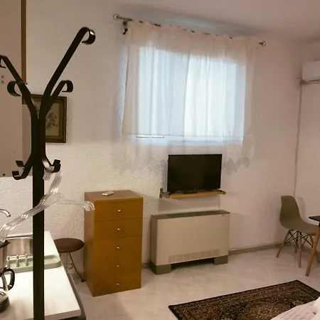 아파트 Palioktima - Sleep N Go Neon Rysion